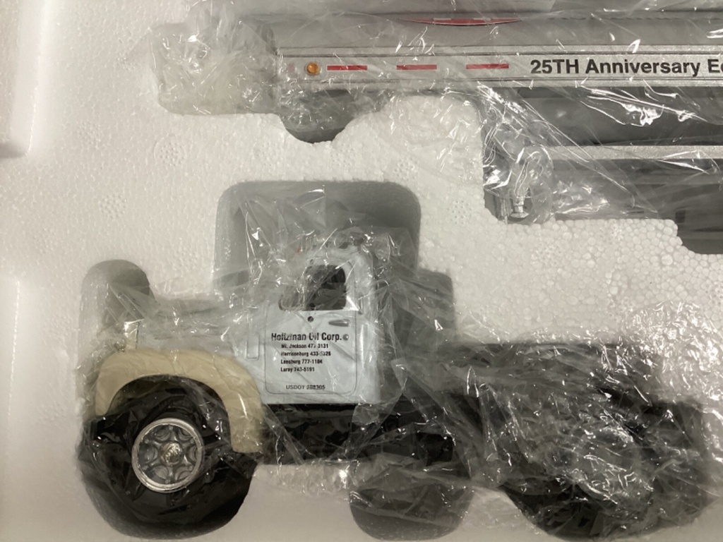 First Gear 1:34 1960 Holtzman Oil Mack Truck Model B-61 W/ Tanker In Orig. Box image