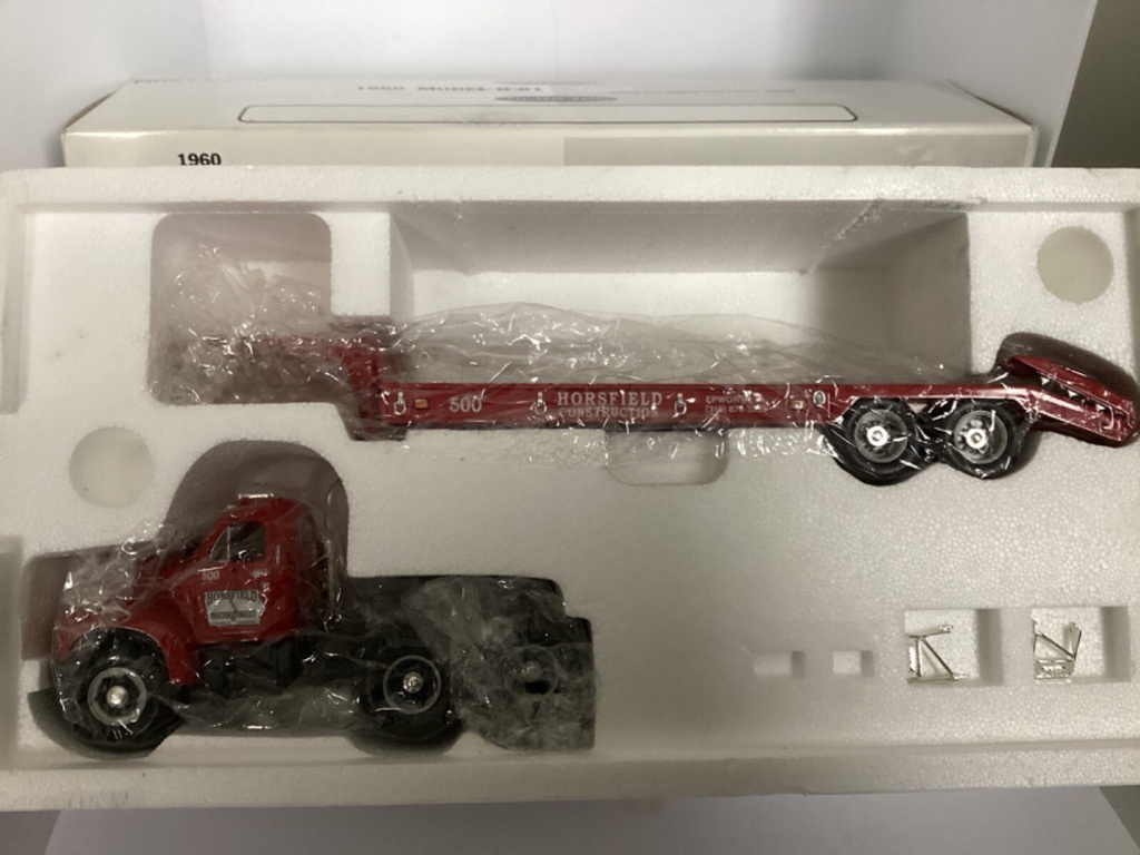 1ST GEAR 1960 MACK MODEL B-61 TANDEM AXLE TRACTOR with LOWBOY 1/34 19-2170 image
