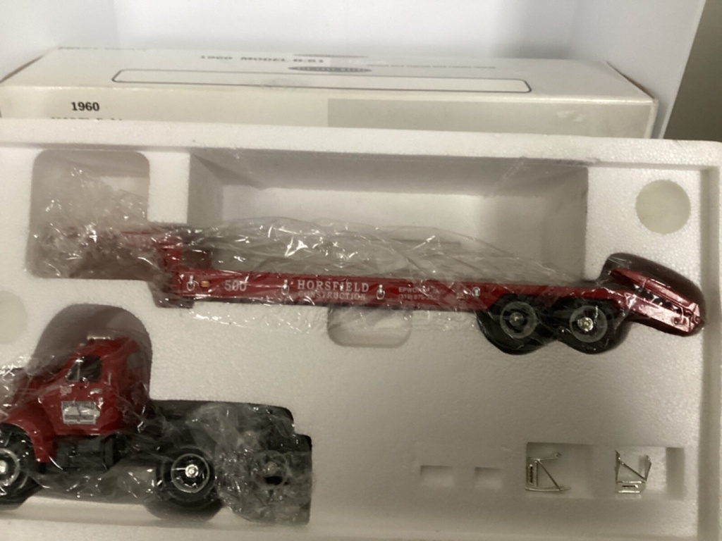 1ST GEAR 1960 MACK MODEL B-61 TANDEM AXLE TRACTOR with LOWBOY 1/34 19-2170 image