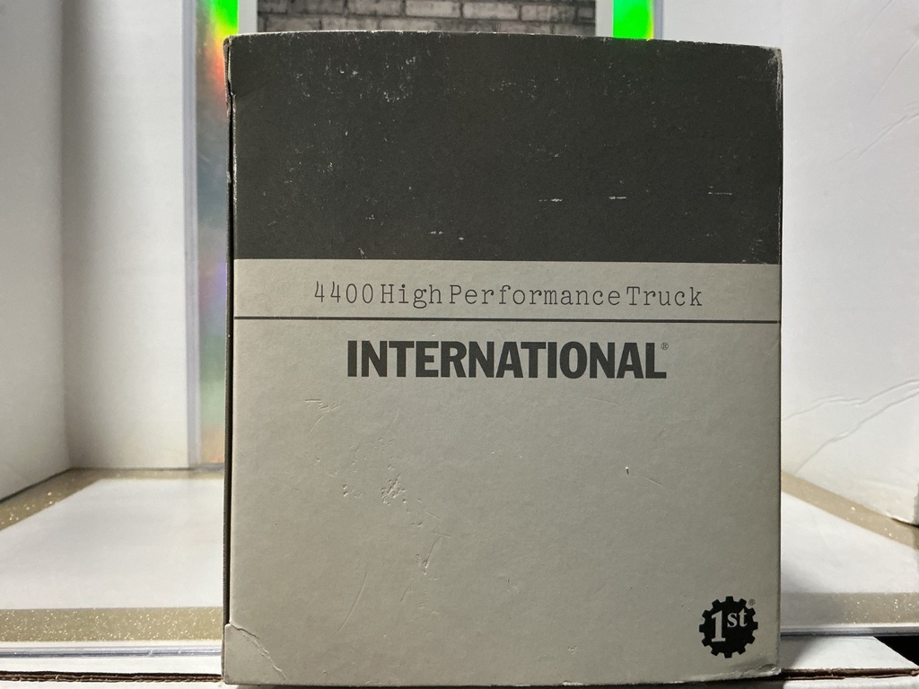 1/34 - INTERNATIONAL 4400 HIGH PERFORMANCE TRUCK [TEAR ON BOX] image