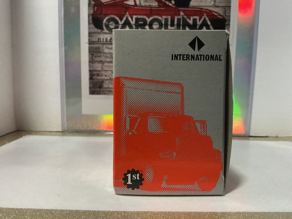 1/54 - FIRST GEAR INTERNATIONAL 4900 SERIES STRAIGHT TRUCK image