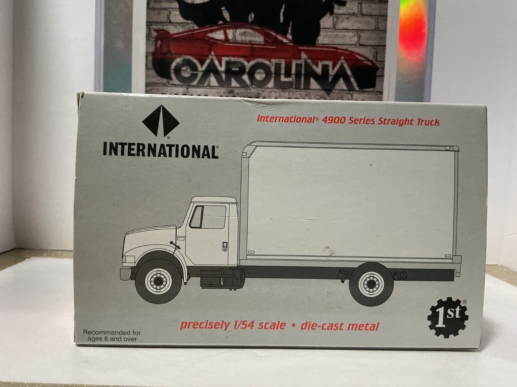 1/54 - FIRST GEAR INTERNATIONAL 4900 SERIES STRAIGHT TRUCK image