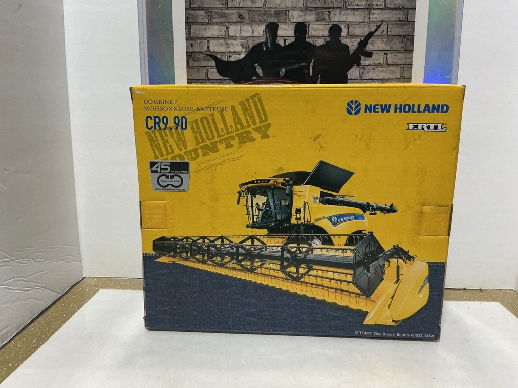 TOMY/ERTL - NEW HOLLAND PRESTIGE COLLECTION - COMBINE CR9.90 image