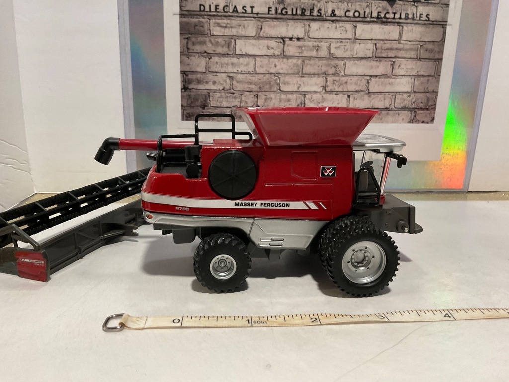 ERTL MASSEY FERGUSON 9795 COMBINE W/ HEADS  **NO BOX image