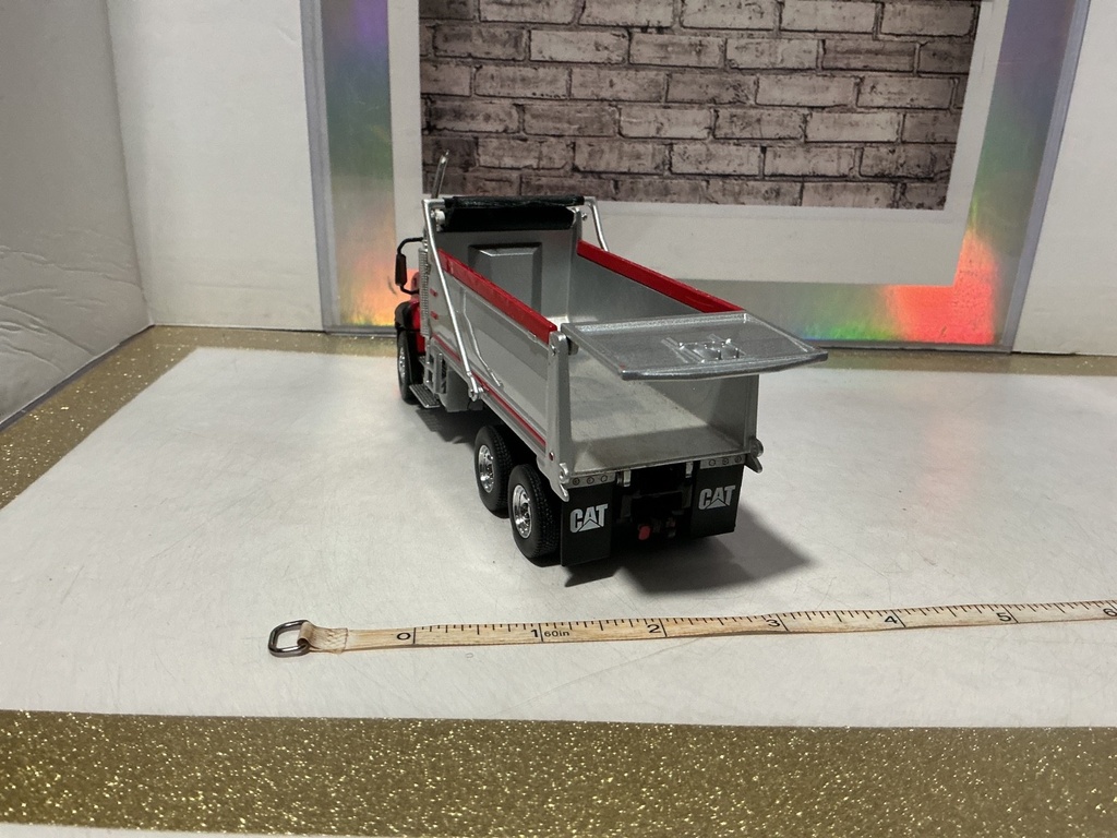 DIECAST MASTERS DUMP TRUCK EXHAUST HAS BEND   {LOOSE, NO BOX} image