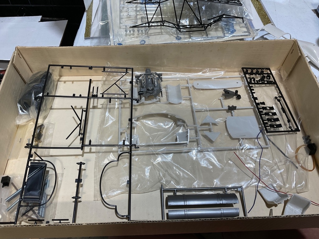 1/16 AHM MAI PORSHE CARRERA OPEN MOST PARTS PRESENT NO MOTOR image