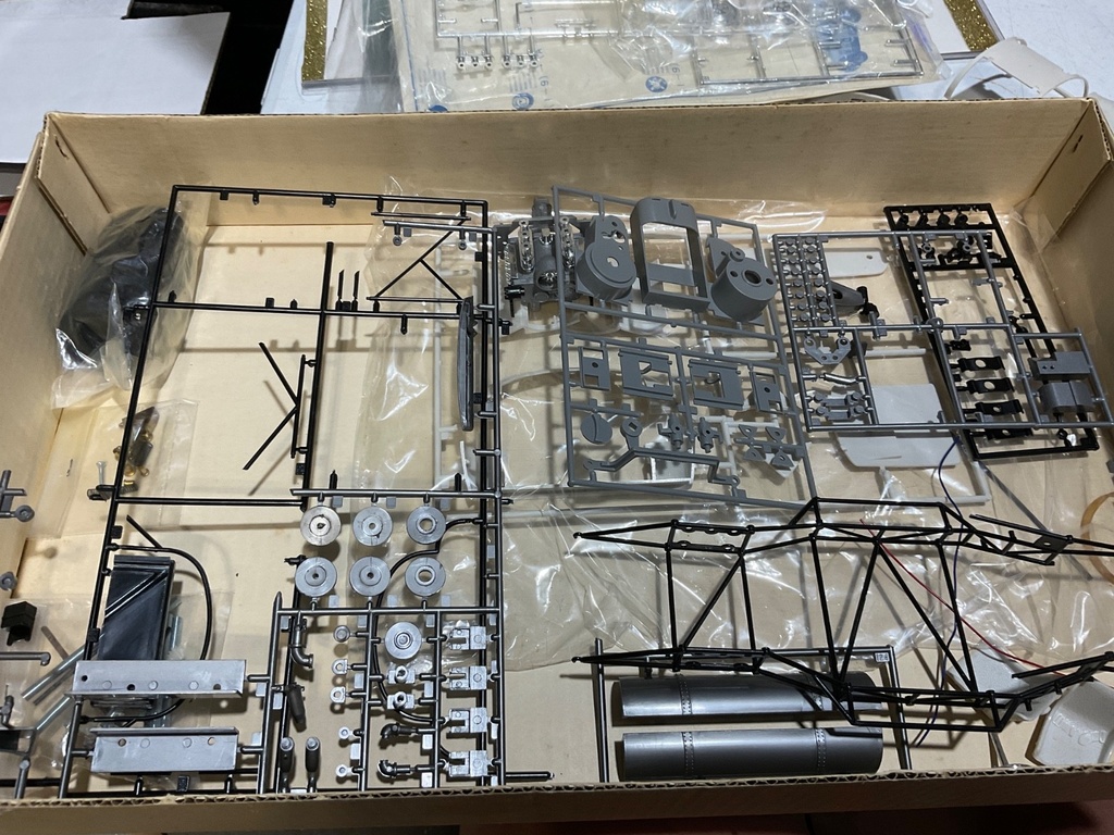 1/16 AHM MAI PORSHE CARRERA OPEN MOST PARTS PRESENT NO MOTOR image