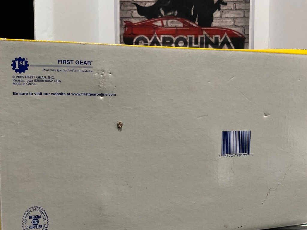 1ST GEAR 70-0199 NAPA AUTO PARTS TRUCK 15” LONG BOX SLIGHT DAMAGE image