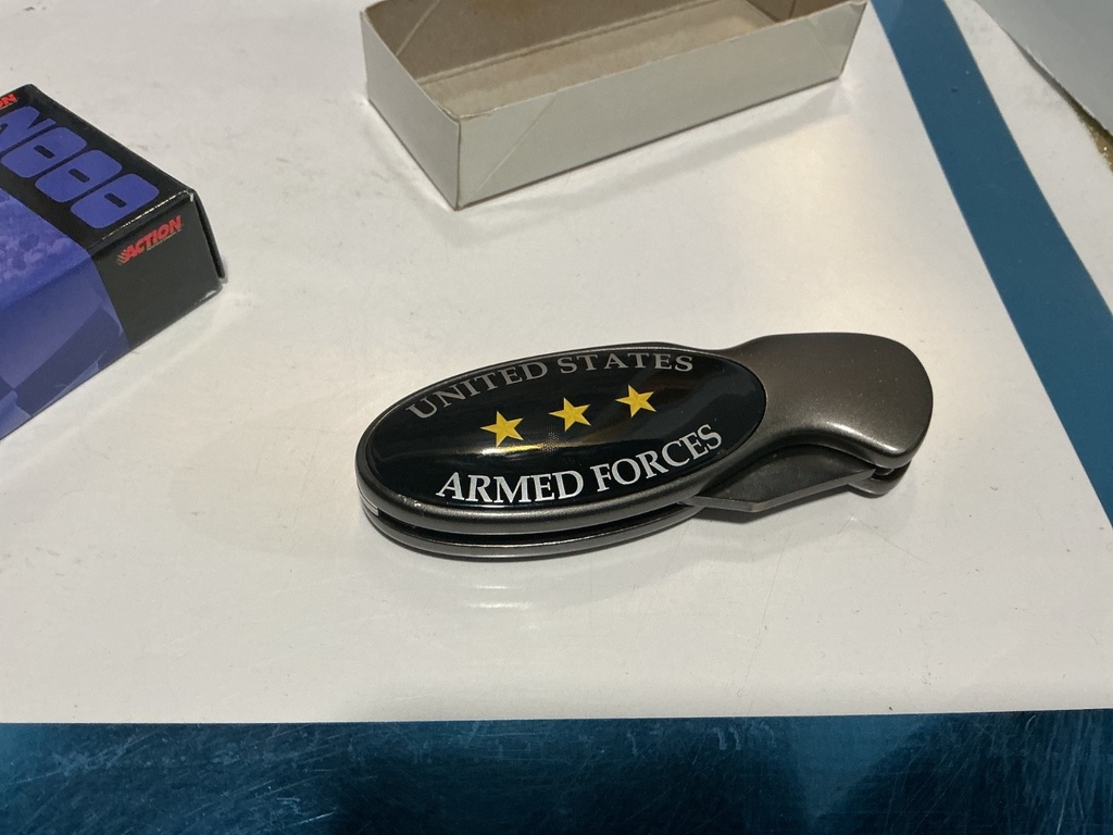 ACTION ARMED FORCES COLLECTOR KNIFE 1 OF 3000 image