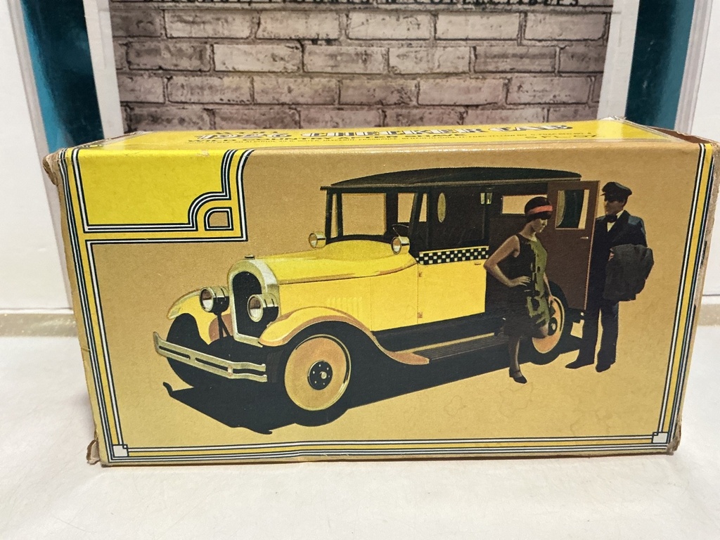AVON 1926 CHECKER CAB - WILD COUNTRY AFTER SHAVE 5 FL.OZ image