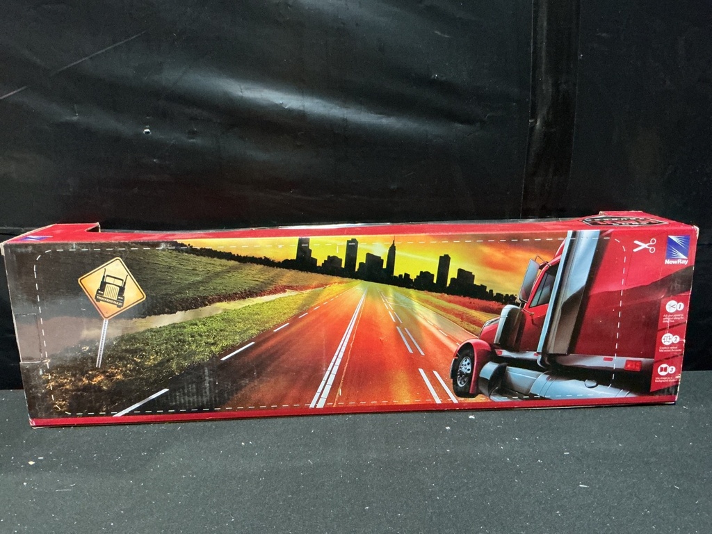 NEW RAY - LONG HAULER TRUCKER PETERBILT 389 FLATBED image