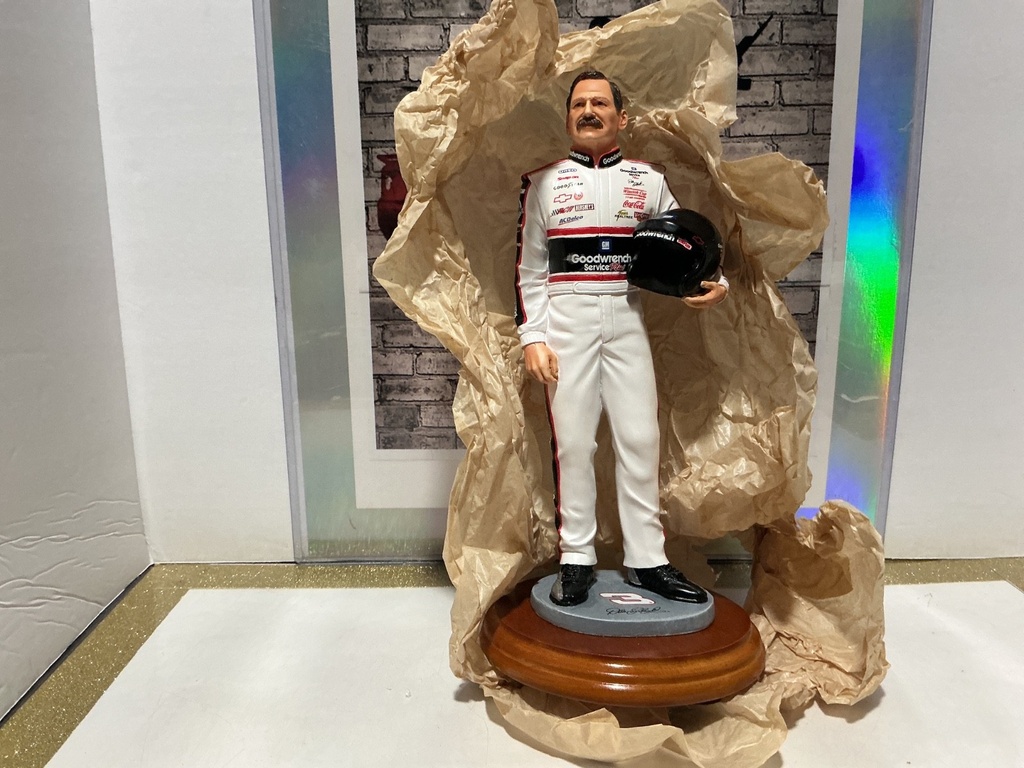 CHARACTER COLLECTIBLES - Dale Earnhardt #3 HOLDING HELMET 2001 Limited Edition image
