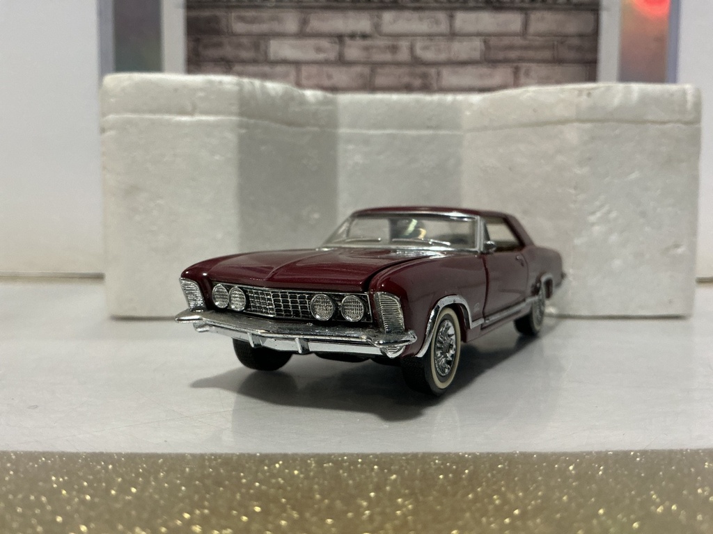 FRANKLIN MINT RIVERA RED ON TAN [NO BOX] image