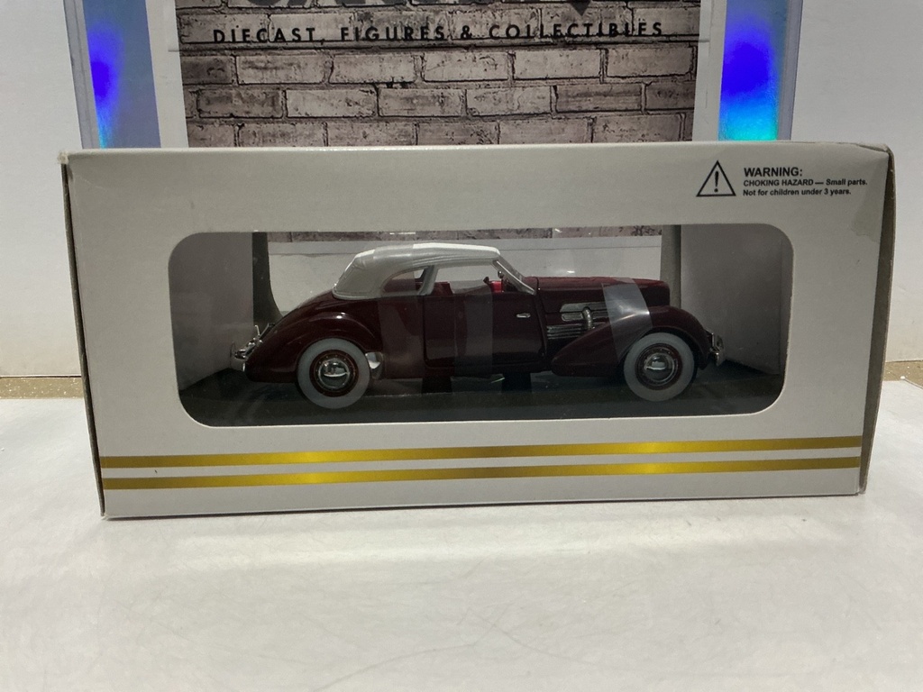 SIGNATURE MODELS - 1937 CORD 812 SUPERCHARGED image