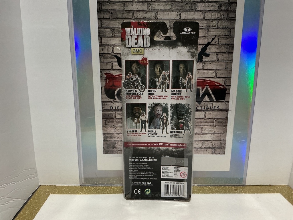 AMC: THE WALKING DEAD/McFARLANE - MAGGIE GREENE W/ ASSAULT RIFLE, GUN, KNIFE image