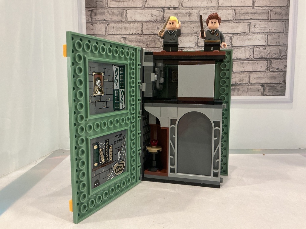 LEGO Harry Potter Hogwarts Moment: Potions Class (76383) image