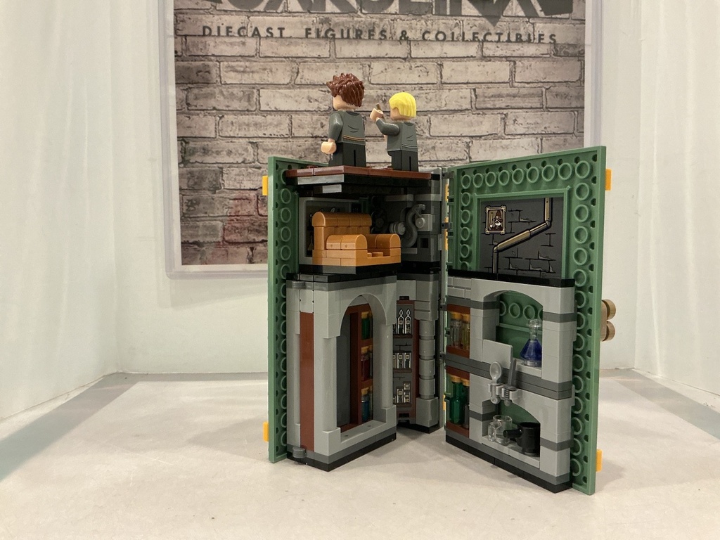 LEGO Harry Potter Hogwarts Moment: Potions Class (76383) image
