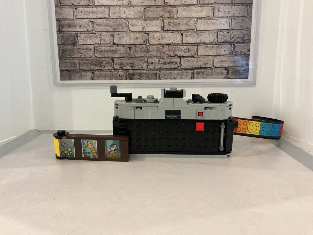 LEGO Creator 3-in-1 Retro Camera # 31147 [MISSING PIECES] image