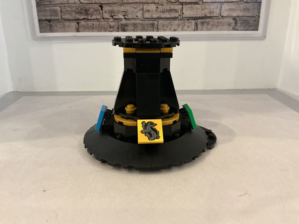 [LOOSE]  LEGO Harry Potter Talking Sorting Hat Build and Display Set 76429 image