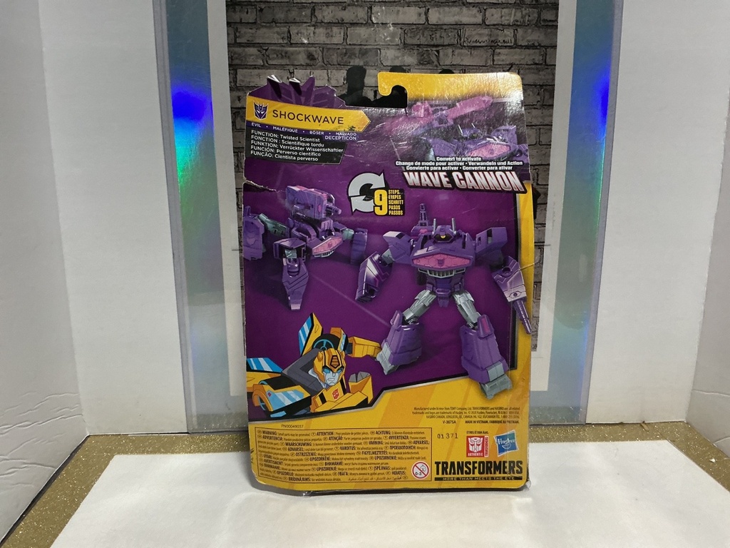 TRANSFORMERS BUMBLEBEE: CYBERVERSE ADVENTURES - SHOCKWAVE image