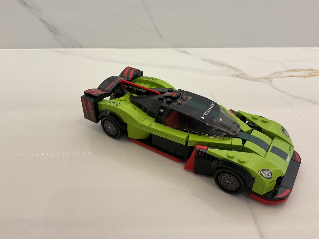LEGO SPEED CHAMPIONS #76910 Aston Martin Valkyrie AMR Pro image