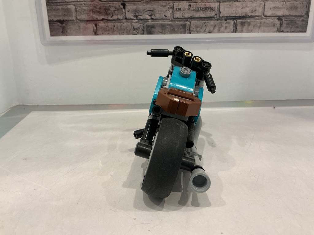 LEGO Creator 3-in-1 Vintage Motorcycle (31135) image