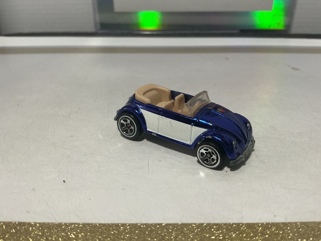 1/64 Hot Wheels Classics Series 2 VW Bug Convertible image