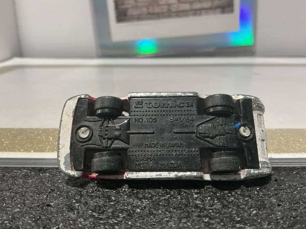 1/64 TOMICA NO. 105 MAZDA SIGMA MC74 - WEARING image