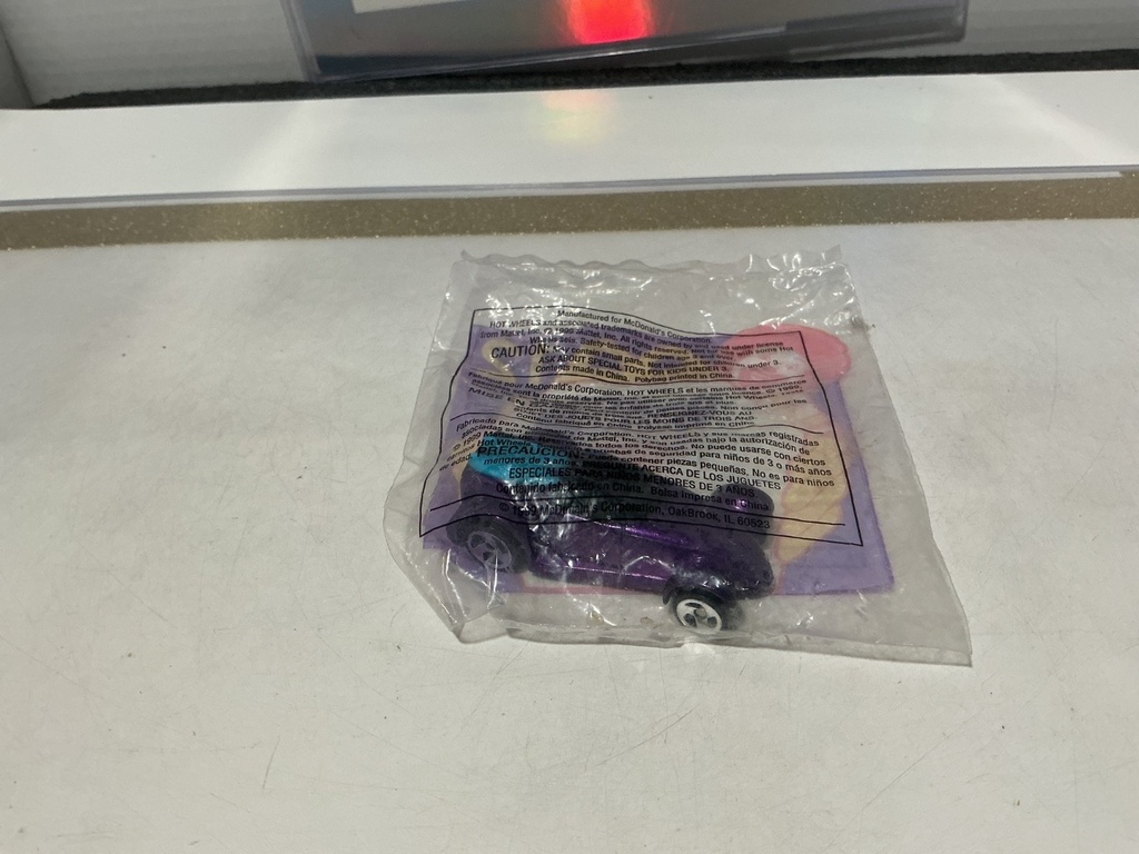 1/64 1999 HOTWHEELS / MCDONALD HAPPY MEAL SURF BOARDER VEHICLE image