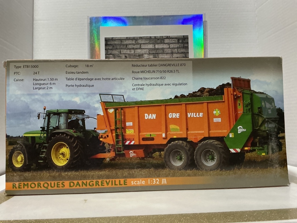 1/32 DANGREVILLE ETB15000 DUAL-AXLE AGRICULTURAL MUCK / MANURE SPREADER image