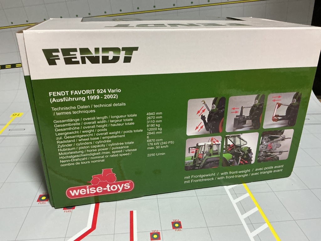 1/32 WEISE TOYS AGCO FENDT FAVORIT 924 VARIO { DISPLAYED} image