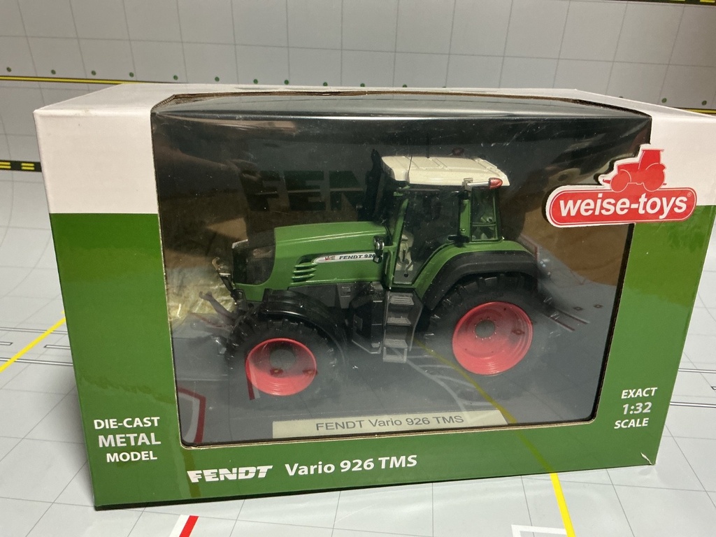 1/32 WEISE TOYS AGCO FENDT VARIO 926 TMS { DISPLAYED} image