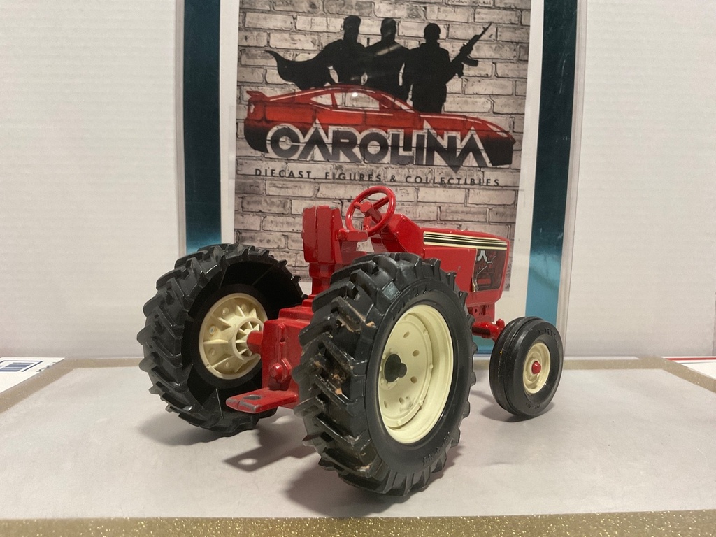 1/16: ERTL INTERNATIONAL JUNKYARD PARTS TRACTOR image