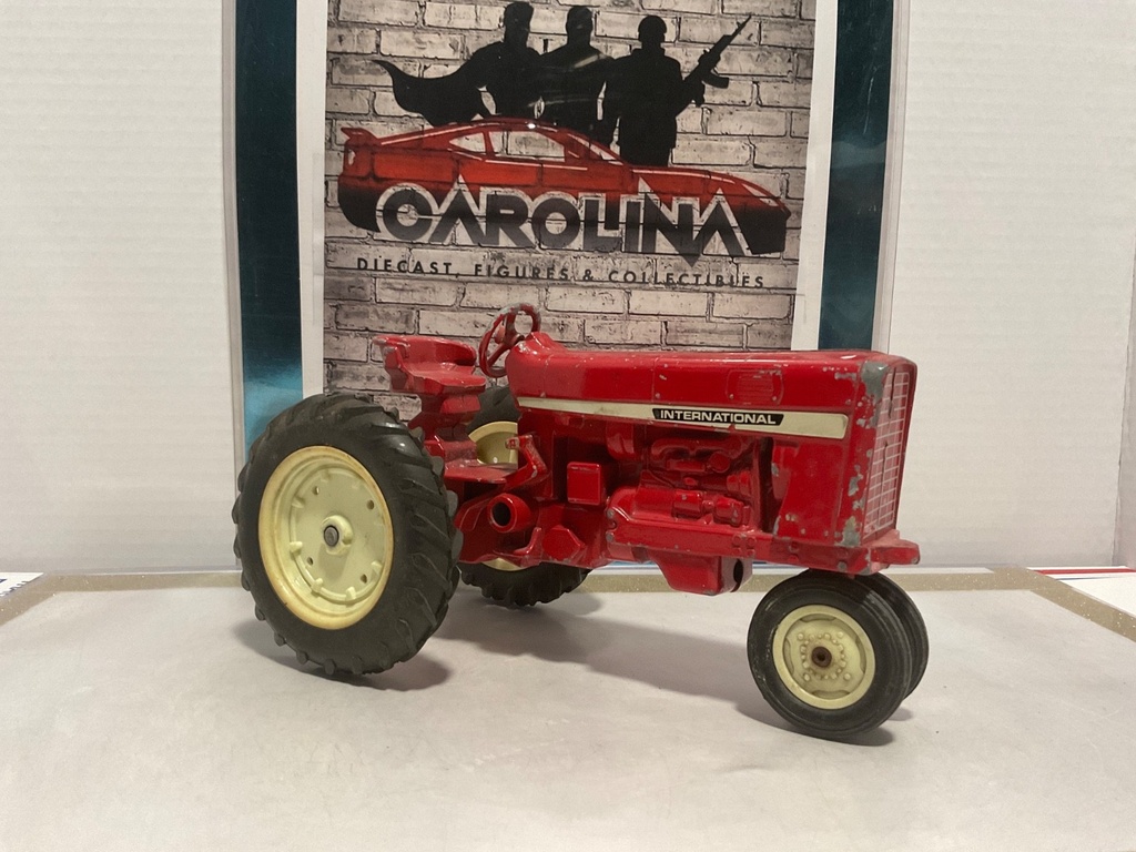 1/16: ERTL INTERNATIONAL JUNKYARD PARTS TRACTOR image
