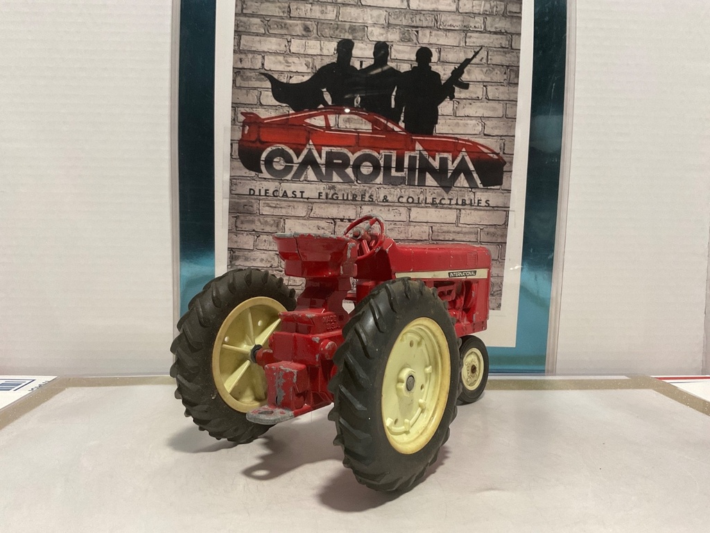 1/16: ERTL INTERNATIONAL JUNKYARD PARTS TRACTOR image