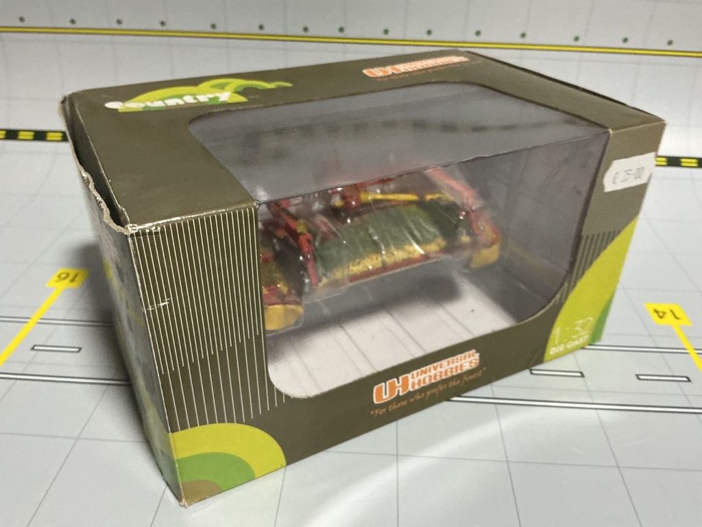1/32 UNIVERSAL  HOBBIES FELLA SM310 FRONT MOWER {FAKE GRASS, WAS DISPLAY} image