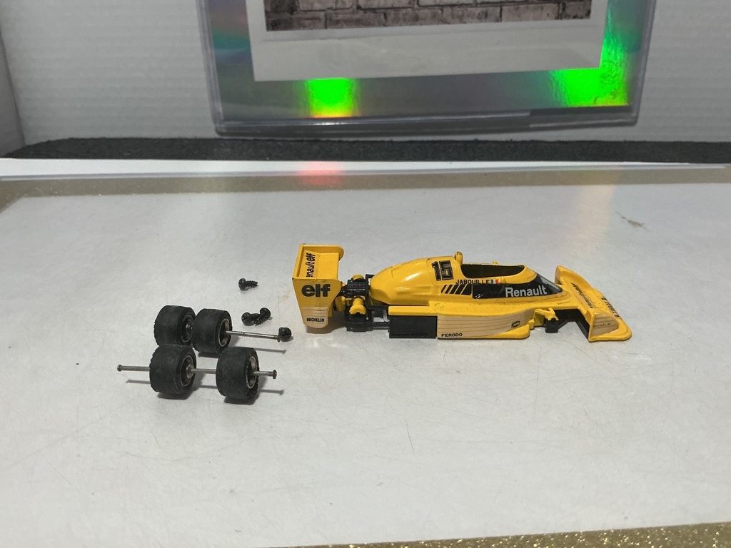 1/43 EIDAI RENAULT RS01 - MADE IN JAPAN [BROKEN] image