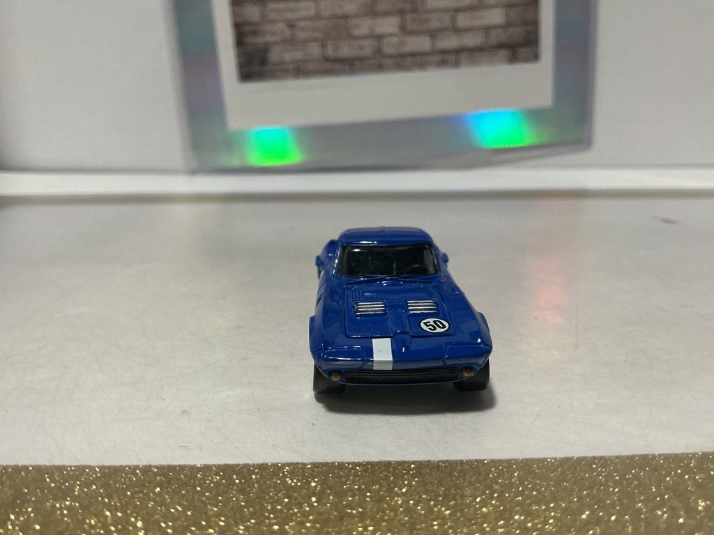 1/64 JOHNNY LIGHTNING 1998 PLAYING MANTIS - 1963 CORVETTE image