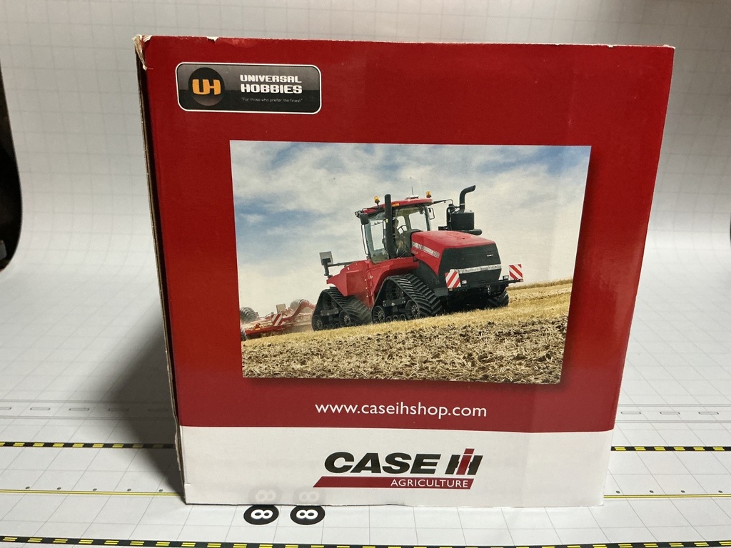 1/32 UNIVERSAL HOBBIES CASE IH QUADTRAC 620  {DISPLAYED} image