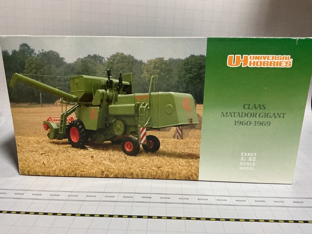 1/32 UNIVERSAL HOBBIES CLAAS MATADOR GIGANT 1960-1969 image