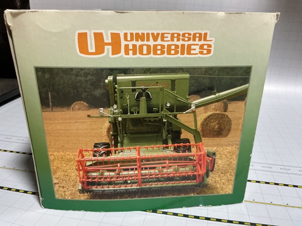 1/32 UNIVERSAL HOBBIES CLAAS MATADOR GIGANT 1960-1969 image