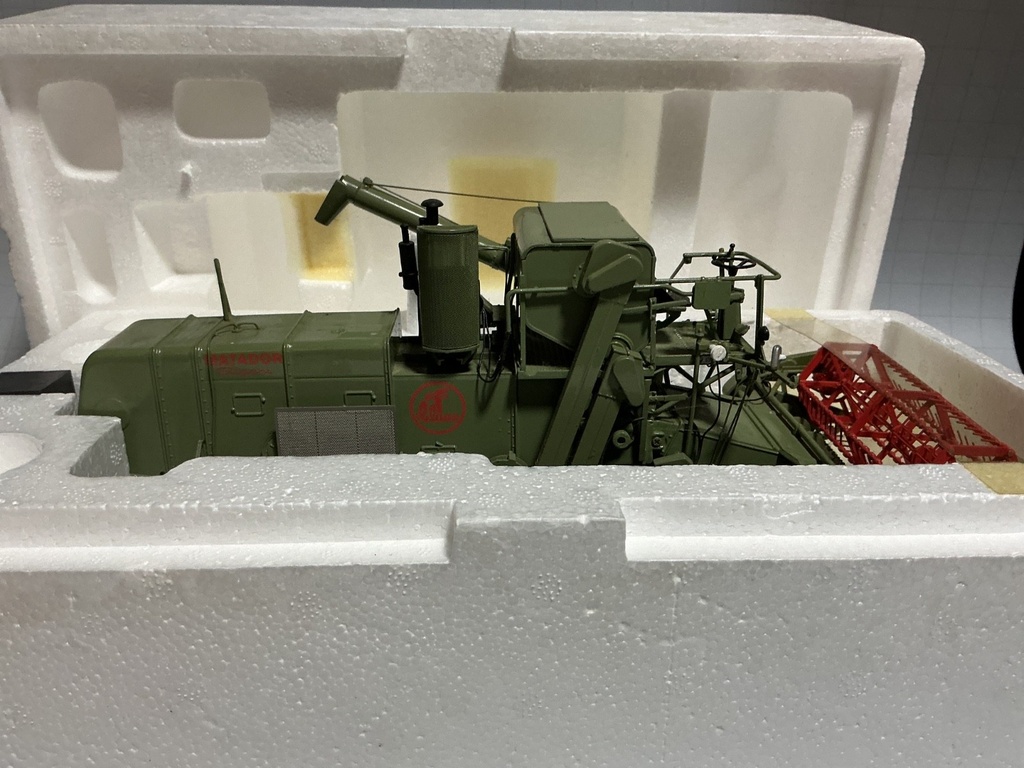 1/32 UNIVERSAL HOBBIES CLAAS MATADOR GIGANT 1960-1969 image