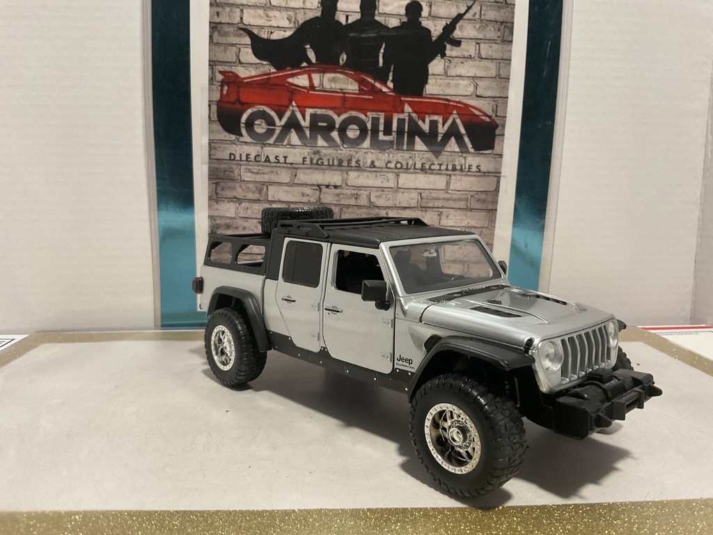 1:24 JADA JEEP GLADIATOR SILVER ON BLACK image