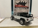 1:24 JADA JEEP GLADIATOR SILVER ON BLACK image