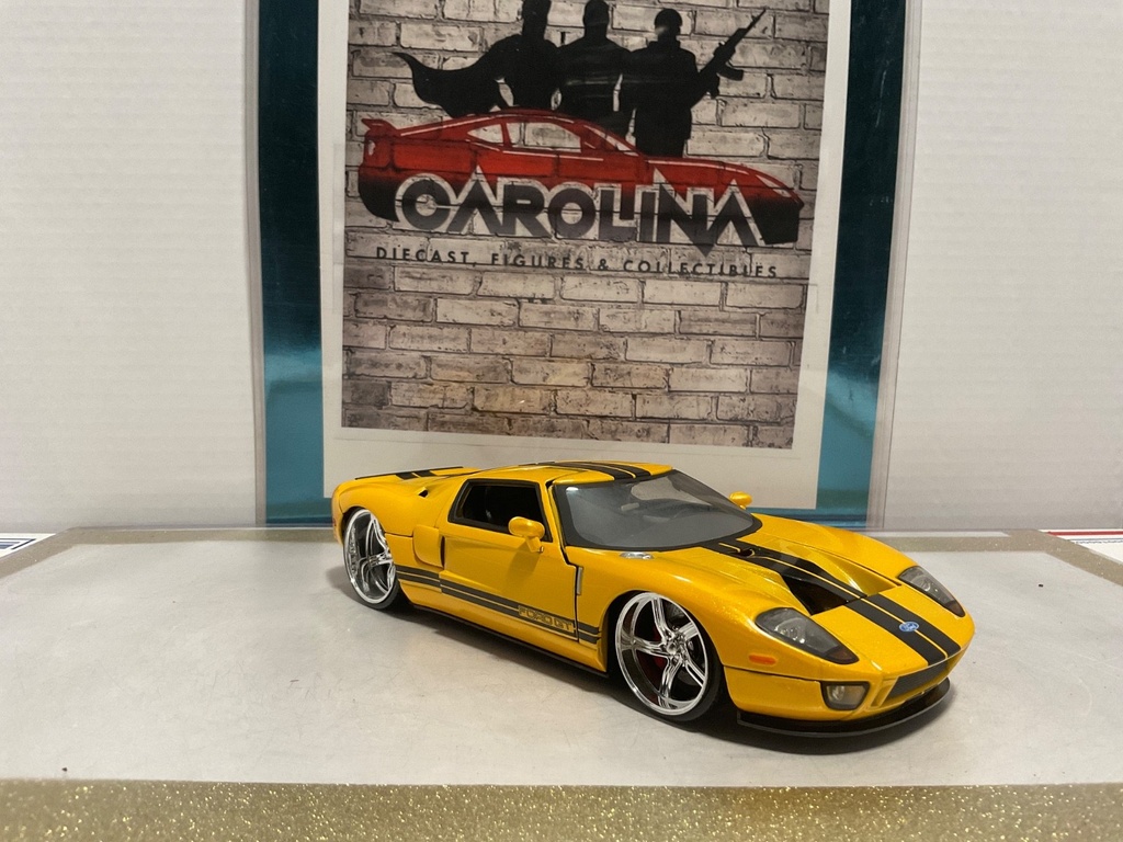 1:24 JADA 2005 FORD GT YELLOW ON BLACK image