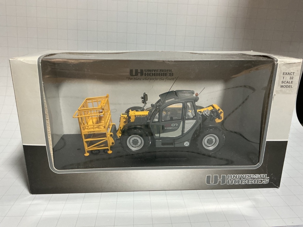 1/32 UNIVERSAL HOBBIES Kramer 3307 telehandler  working platform {LOOSE IN BOX} image