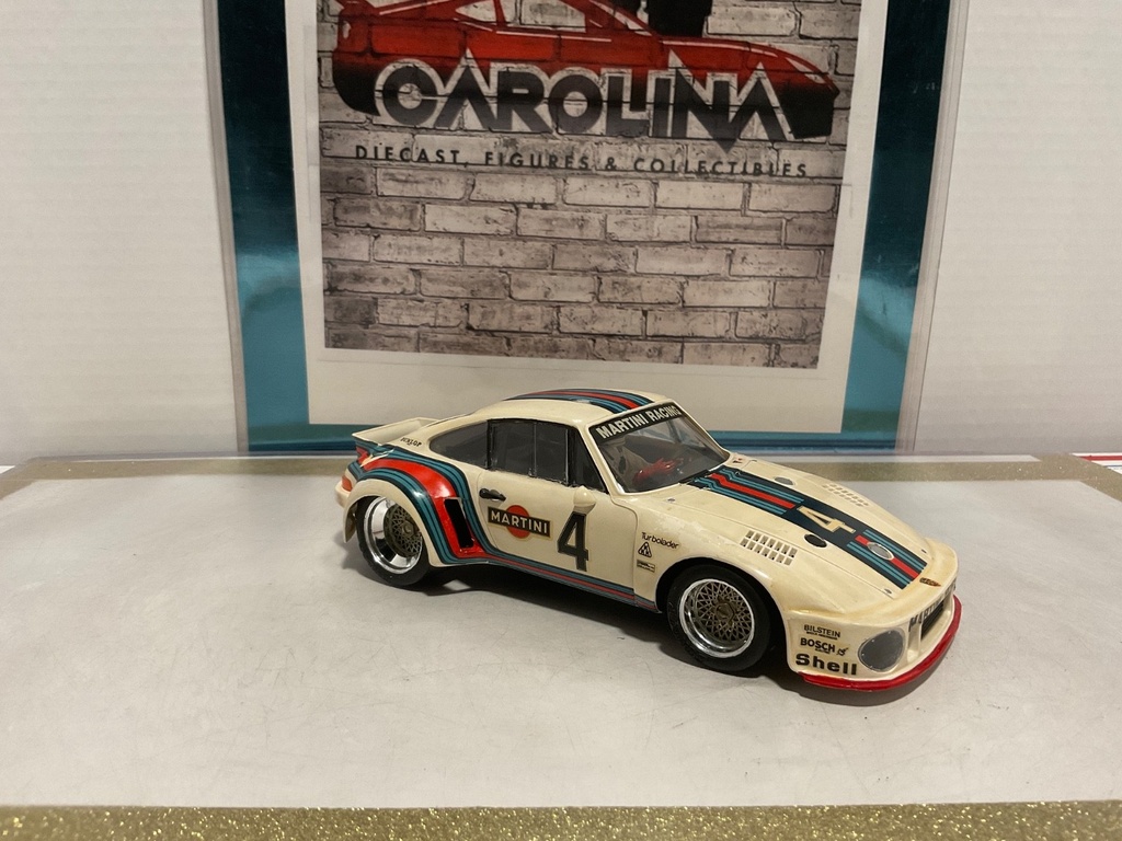 1:24 TAMIYA MOTORIZED PORSCHE 935 MARTINI RACING #4 PLASTIC MODEL PARTS CAR image