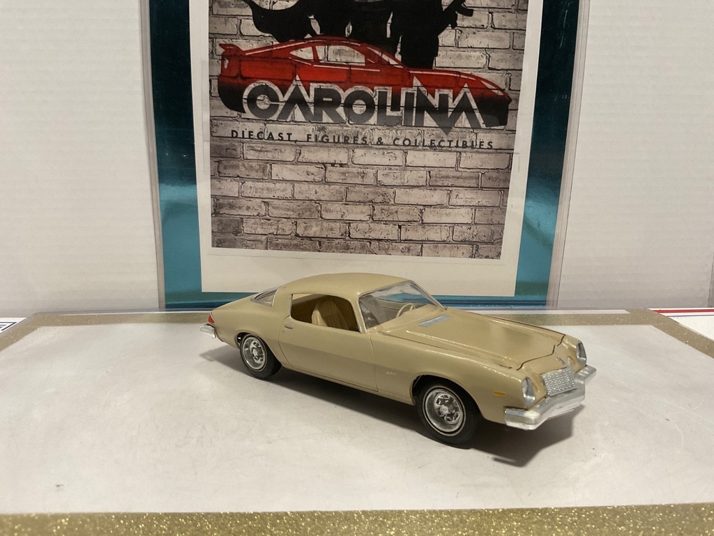 1:24 BUILT MODEL CHEVROLET CAMERO TAN ON TAN image