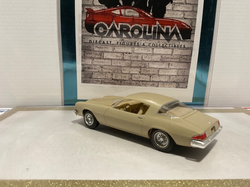 1:24 BUILT MODEL CHEVROLET CAMERO TAN ON TAN image
