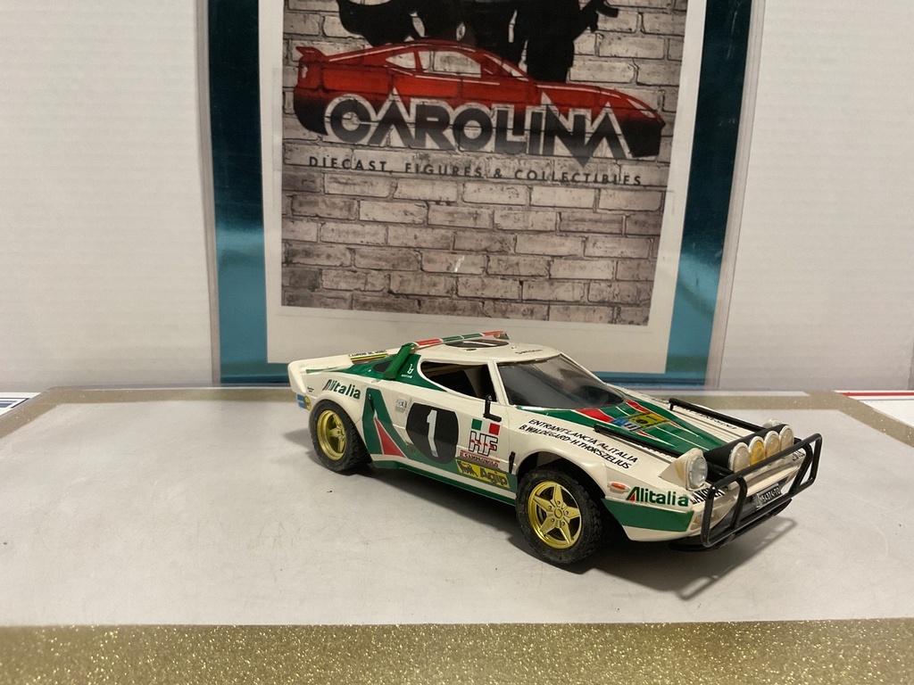1:24 CANCIA ALITALIA #1 PLASTIC MODEL KIT CAR image
